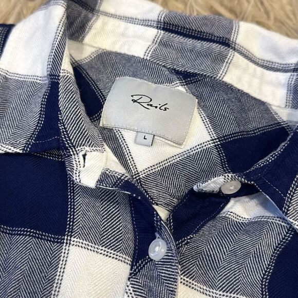 Rails flannel size medium - Picture 2 of 6